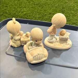 Vintage Precious Moments - Miscellaneous / puppies. - Set of 3